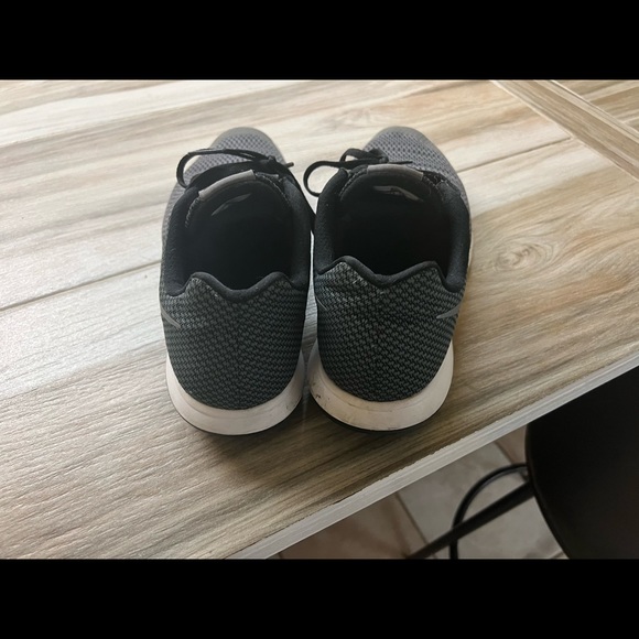 Nike - Picture 4 of 4